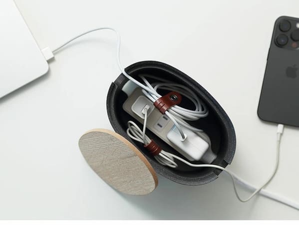 天然石の高級感。ideaco( イデアコ )Oval Box Cable Storage(オーバル ボックス ケーブルストレージ)のイメージ画像