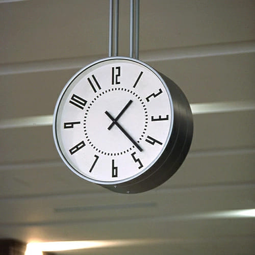 パブリックデザインの美しさ。Lemnos(レムノス)eki clock ホワイト TIL16-01 WHのイメージ画像
