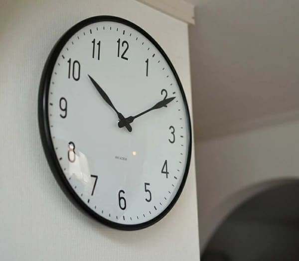 鉄道駅で時を刻んだ実績。ROSENDAHL(ローゼンダール)ARNE JACOBSEN Wall Clock Station 290mm 43643