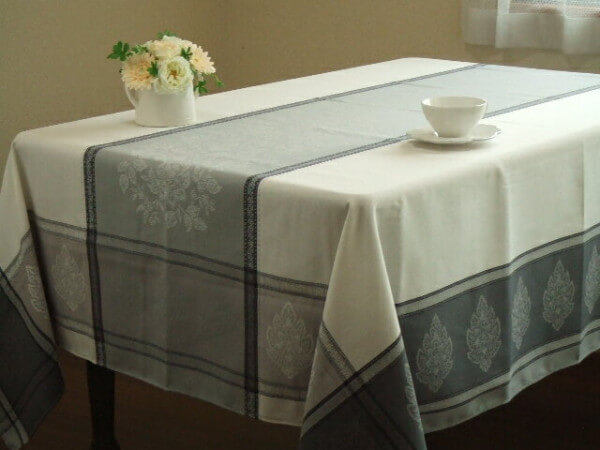 食卓をおしゃれに彩るテーブルクロスのタイプ別15選 Inzak