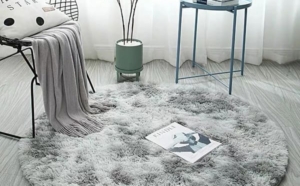 部屋が広く感じ、雰囲気がやわらぐ円形ラグおすすめ集