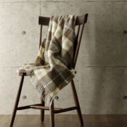 やわらかくあたたかい北欧デザインのウール製ブランケット