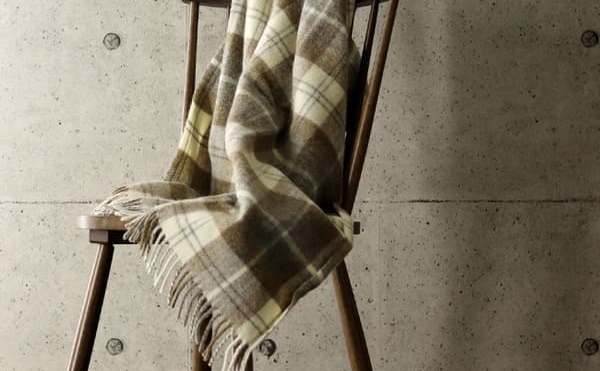 やわらかくあたたかい北欧デザインのウール製ブランケット