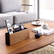 デザインと機能性が両立した木製のリモコンラック10選
