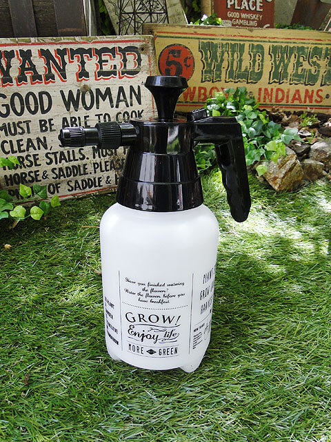 英語がおしゃれ。観葉植物にピッタリ☆見た目も断然オシャレな、外国ムードのスプレーボトル 1000ml