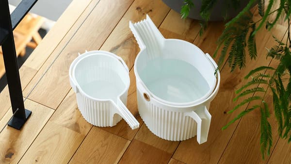 多くのデザイン賞を受賞。八幡化成 Hachiman gardens GARDEN BEETLE（ガーデンビートル）フォンタナジョウロのイメージ画像