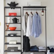 おしゃれなデザインのアイアン製ハンガーラックですっきり美しく