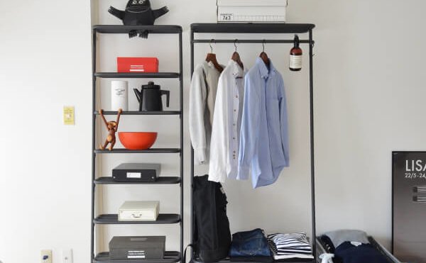 おしゃれなデザインのアイアン製ハンガーラックですっきり美しく