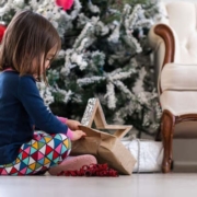 クリスマスを楽しもう!飾り付けコーデやおしゃれなアイテム特集