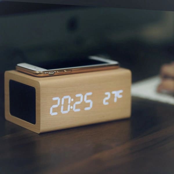 Bluetoothスピーカー搭載。DEMI LOUS. 多機能スピーカー時計