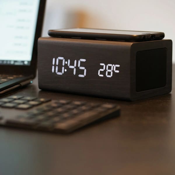 Bluetoothスピーカー搭載。DEMI LOUS. 多機能スピーカー時計のイメージ画像