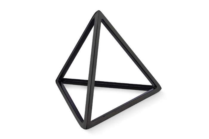 おしゃれなピラミッド。H. Skjalm P（ホー・スキャルム・ピー）アイアンオーナメント ピラミッド型 高さ12cm