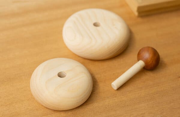ぽってりかわいい。kochi 木製カガミモチのイメージ画像
