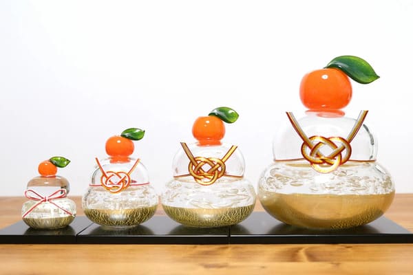 透き通った高級感。glass calico（グラスキャリコ）ガラスの鏡餅のイメージ画像