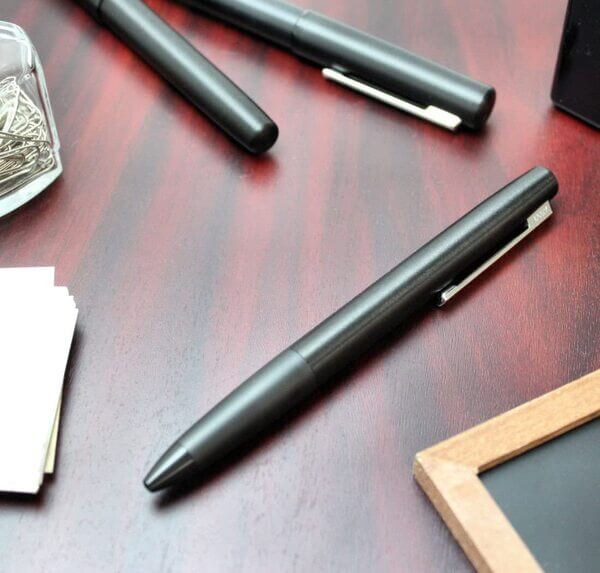 ミニマルで機能的。LAMY(ラミー)aion(アイオン)油性ボールペン L277