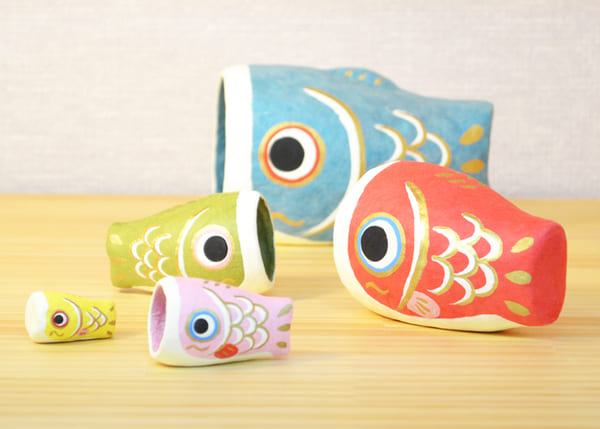 鯉のマトリョーシカ。石川紙業 はりこーシカ こいのぼり 5ケ入のイメージ画像