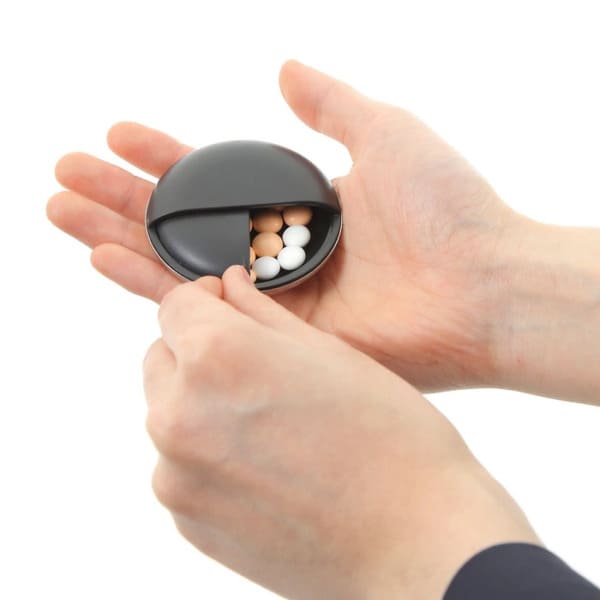 スタイリッシュなデザイン。G'sCAFE（ジーズカフェ）サプリケース ステンレス製のイメージ画像