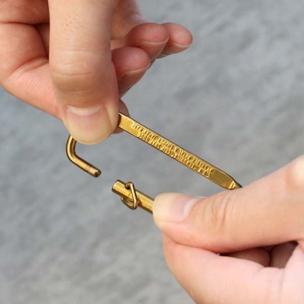 真鍮の風合い。CANDY DESIGN & WORKS（キャンディ デザイン＆ワークス）Kendrick（ケンドリック）Key Ringのイメージ画像