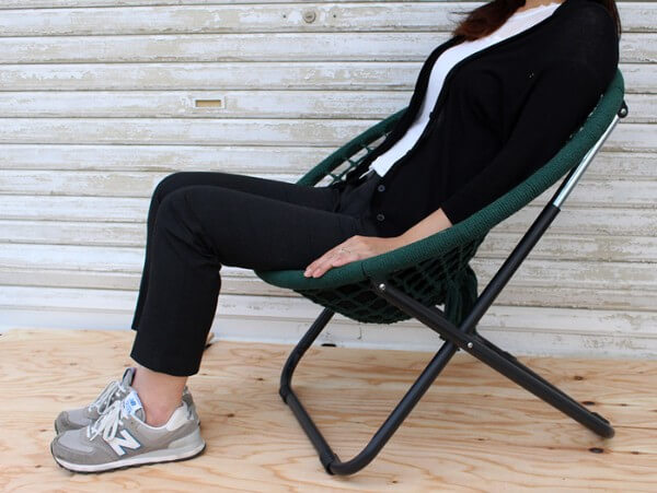 アウトドア感満載。a.depeche（アデペシュ）hammock folding chair（ハンモックフォールディングチェア）のイメージ画像