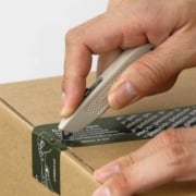 包装や段ボールの開封に。コンパクトで機能性の高いミニカッター