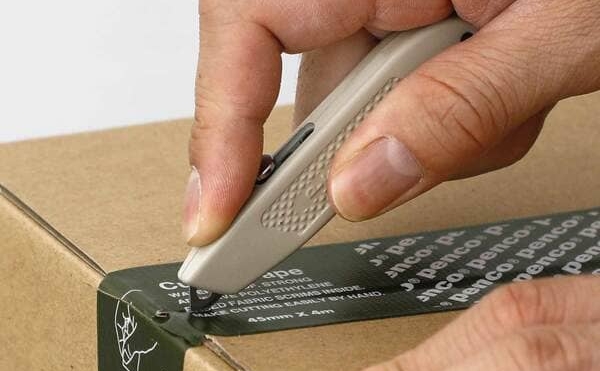 包装や段ボールの開封に。コンパクトで機能性の高いミニカッター