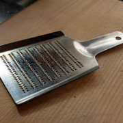 工房アイザワのステンレスおろし金で道具を知る