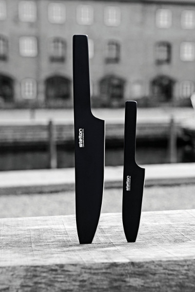 スタイリッシュな一体型デザイン。stelton(ステルトン)Pure Black(ピュアブラック)サントクナイフ