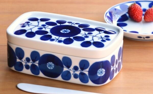 美しいデザインと質感が魅力の陶器製バターケース - inzak
