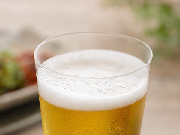 口当たりを重視するなら、飲み口の薄さをチェックのイメージ画像