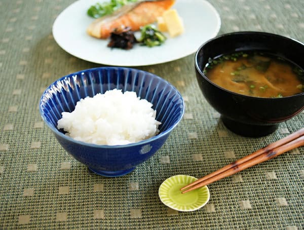 美しさと機能性。一龍陶苑 しのぎ 茶碗