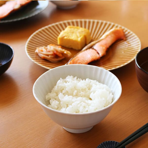 美しさと機能性。一龍陶苑 しのぎ 茶碗 のイメージ画像
