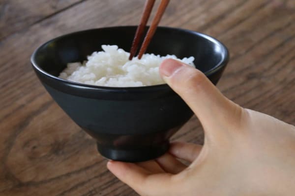 使うたびになじむ。山口陶器 かもしか道具店 ごはんの碗のイメージ画像