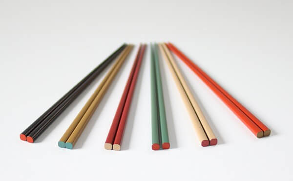 日本の伝統技術で作られた漆塗りが美しい箸