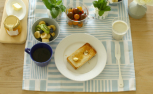 北欧スタイルのランチョンマットで明るく軽やかな食卓に