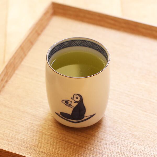 染め付けの美しい陶印いりお湯飲みです 染め付けの美しい陶印いりお湯飲みです