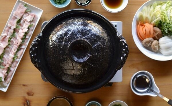 伊賀焼や有田焼など伝統技術が活きる日本製の土鍋