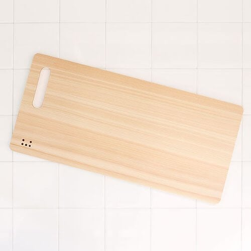 包丁にやさしく切れ味も長く続く。温かみのある木製のまな板 - inzak