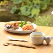 やさしい雰囲気に癒やされる。かわいい陶器のランチプレート