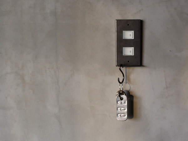 便利なアイアンバー付き。a depeche（ア・デペシュ）iron hang bar switch plate（アイアン ハングバー スイッチプレート）020-ISP-HGB-001 020-ISP-HGB-002