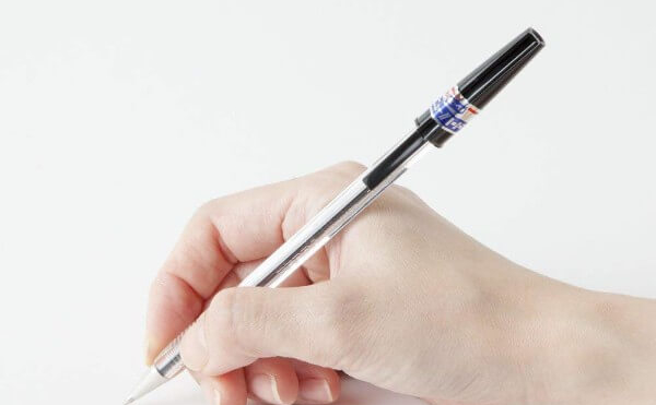 懐かしい！レトロなデザインの100円ボールペン