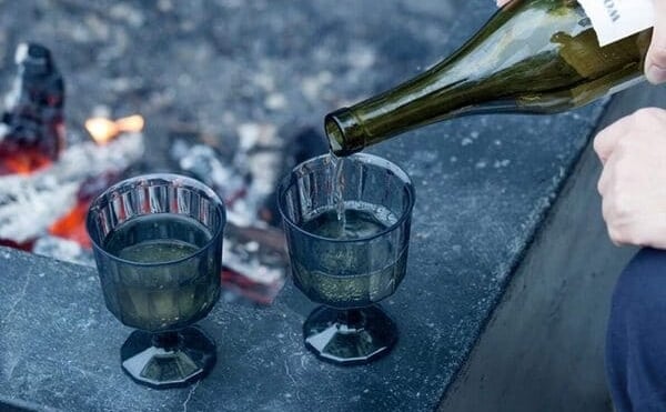 気軽に使える!ガラスのような高級感のある割れないワイングラス