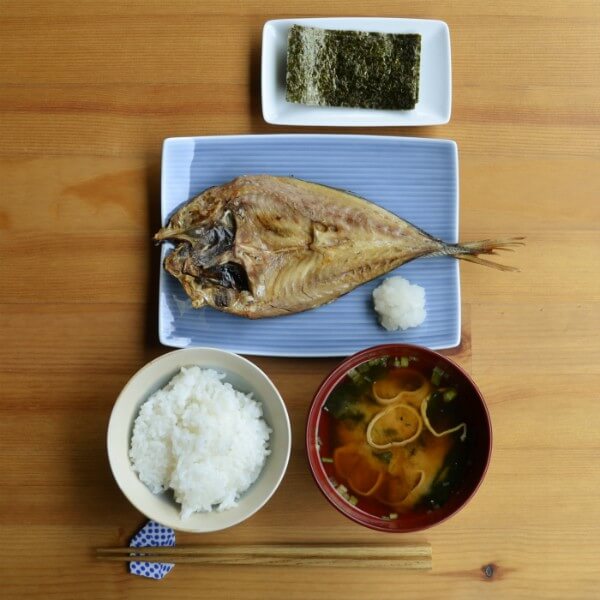 焼き魚や魚料理にぴったり おしゃれな魚皿で盛り付けよう Inzak