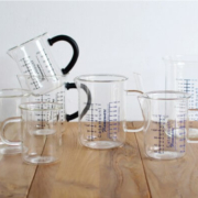 おしゃれで実用的。レトロな雰囲気も素敵なガラスの計量カップ