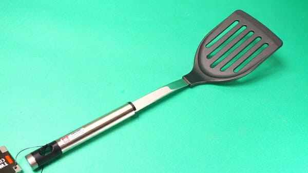 プロ感覚の使い心地。Zwilling J.A. Henckels(ツヴィリング J.A.ヘンケルス)ツインキュイジーヌ ナイロンターナー 39736-000-0