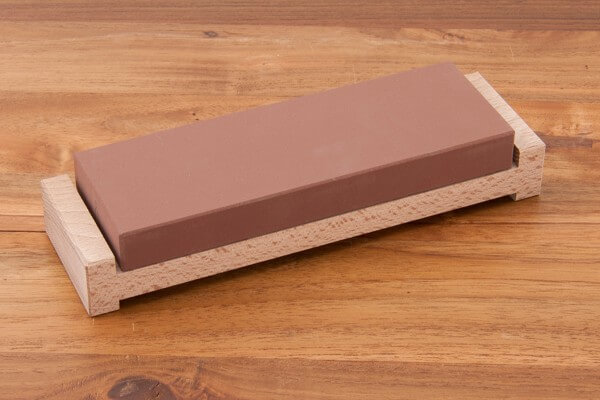 日頃のメンテナンスにぴったり。タダフサ 包丁工房タダフサ 赤［800番］中砥石＋砥石台