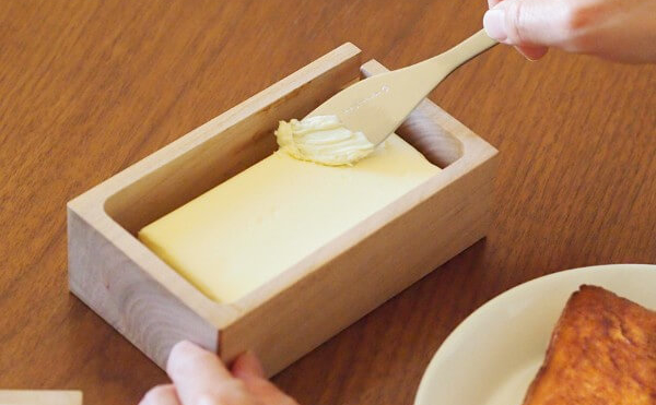 バターを温度変化から守ってくれる木製のバターケース