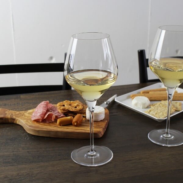 上品なカーブ。THE FIRST（ザ・ファースト）樽香を楽しむ白ワイン シャルドネ 112921のイメージ画像