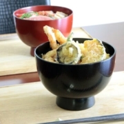 丼ものもおしゃれに盛り付け。ラーメンやうどんにも合う和食器