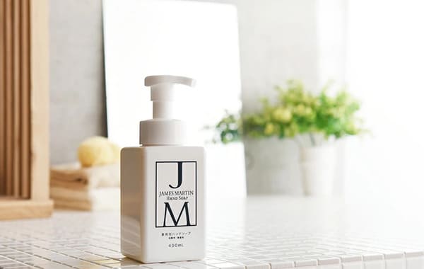 プロ仕様を家庭でも。JAMES MARTIN（ジェームズマーティン）薬用泡ハンドソープ 400ml