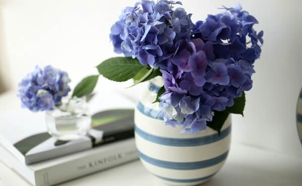 北欧ブランドのおしゃれなフラワーベース。花と花瓶で暮らしを飾る。